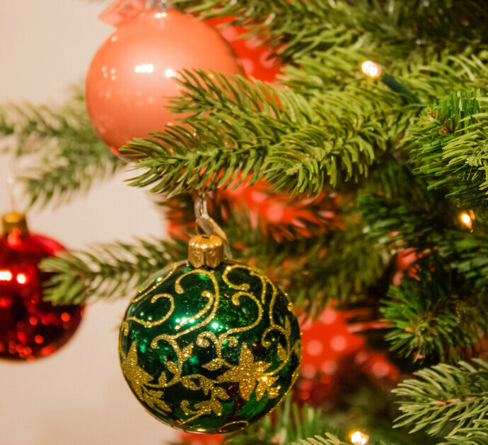 “Christmas Fatigue”, lo stress del Natale incombe: il decalogo per proteggere il proprio benessere dall’incubo del cenone coi parenti