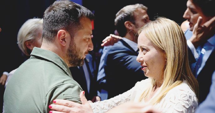 Meloni invia armi all’Ucraina pure nel 2024. Lega: “Votiamo? Mah…”