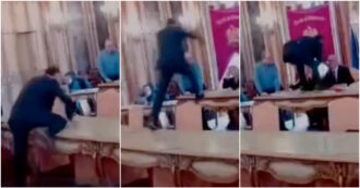 Copertina di Palermo, consigliere comunale di FdI perde la testa: salta sul banco del presidente e prova a strappargli il microfono