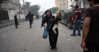 Copertina di Gaza, la diretta – Onu: “Ricevute denunce di esecuzioni sommarie di Israele su 11 palestinesi”. Indagate 19 guardie carcerarie dopo la morte di 19 detenuti