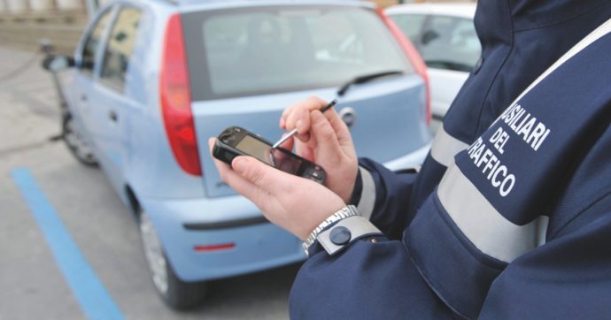 Piacenza, doppie multe nei parcheggi blu: una va al Comune, l’altra al gestore privato
