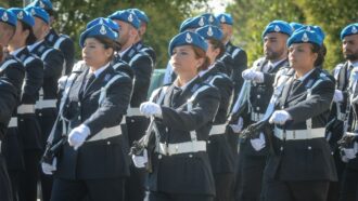 Copertina di “Discriminatorio verso le donne il divieto di tatuaggi nel concorso di accesso alla polizia”: l’accusa dell’avvocata generale della Corte Ue