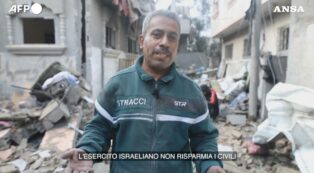 Copertina di Gaza, tra le macerie di al-Maghazi: “Israele non risparmia civili. Siamo stati colpiti senza preavviso e senza istruzioni di evacuazione”