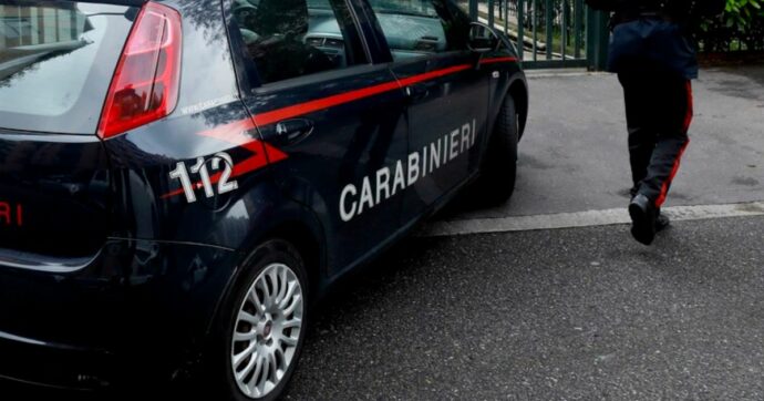 Nizza Monferrato, 50enne ucciso a coltellate in casa: fermata la figlia. I pm: “Emerso un quadro di violenze familiari”