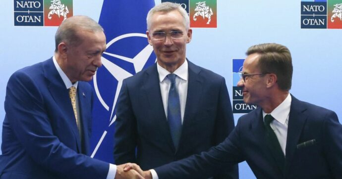 Adesione della Svezia alla Nato, primo via libera dal Parlamento turco: ora manca l’ok di tutta l’assemblea