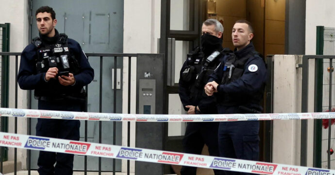 Francia, uccide la compagna e i quattro figli: arrestato dopo la fuga. Aveva precedenti per violenze e gravi disturbi psichiatrici