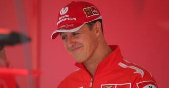 Copertina di Michael Schumacher, dieci anni fa l’incidente sugli sci: il coma, le terapie e il riserbo sulle condizioni del campione