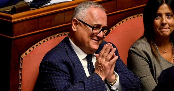 Calcio, balneari e soldi ai partiti: le liti (senza Meloni) fanno saltare i regali