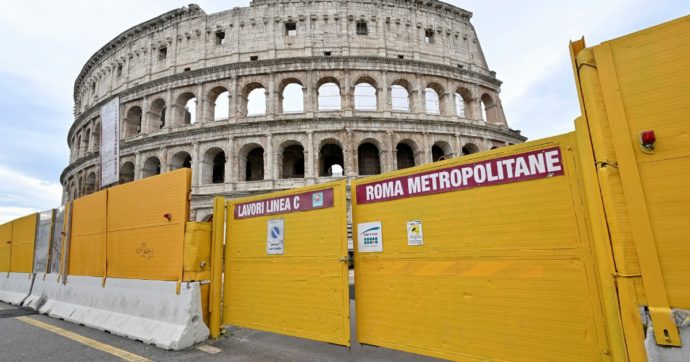 Viva il monumento a Caltagirone e salini