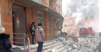 Copertina di Kiev risponde a un attacco e bombarda Belgorod. Mosca: “Ue e Uk responsabili”. E ottiene riunione del consiglio di sicurezza Onu