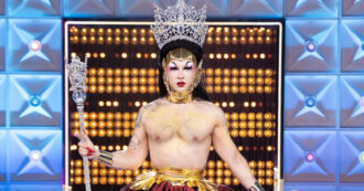 Copertina di Drag Race Italia, Lina Galore: “Il patriarcato è genitore dell’omotransfobia. La mia è una vittoria politica, in Italia essere drag è un atto rivoluzionario”
