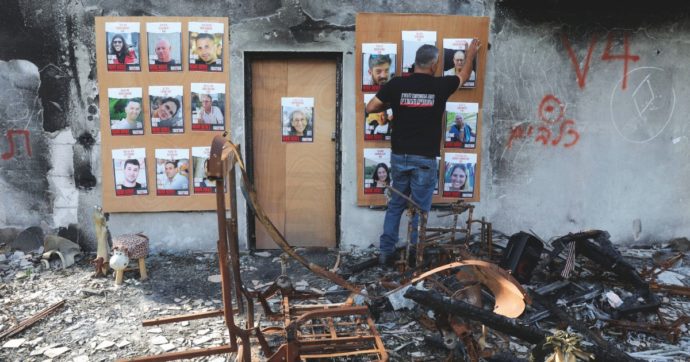 Ritorno al kibbutz di Beeri: “Ridateci subito gli ostaggi”