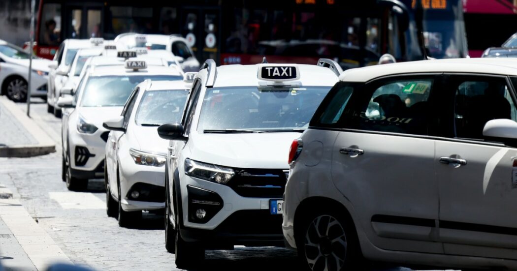 Taxi a Milano, il Tar dà ragione al Comune sulle 450 licenze: “Può procedere a assegnarle”