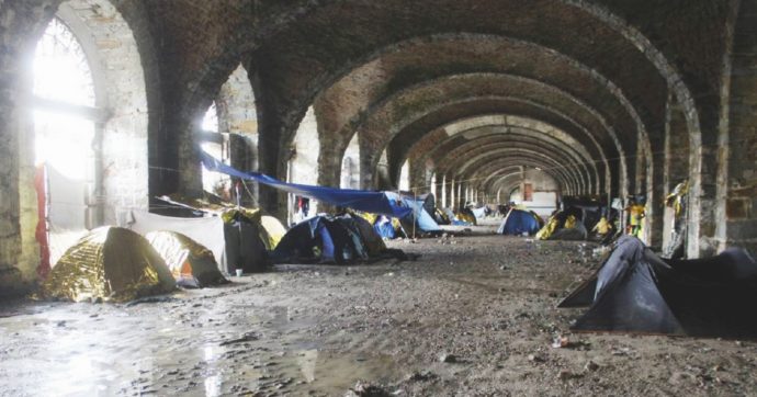 Copertina di Il silos di Trieste, un eterno ricovero di migranti in fuga
