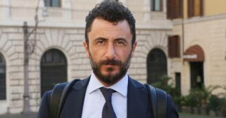 Copertina di Emanuele Pozzolo torna in Parlamento e conferma: “Sono stato ascoltato dai probiviri di Fratelli d’Italia”