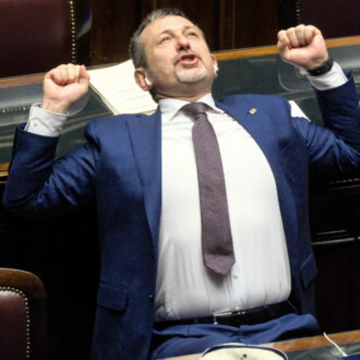 Copertina di Stampa e magistrati imbavagliati: il Fatto di domani 17 gennaio