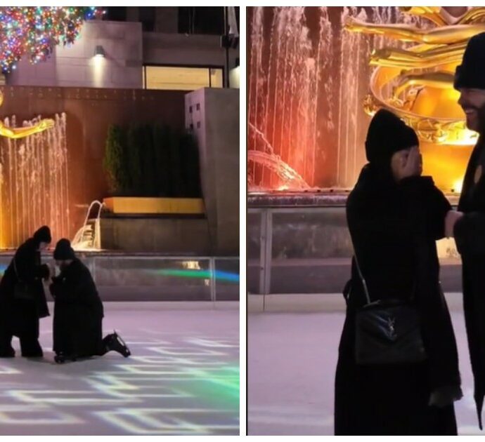 Salvatore Esposito si inginocchia sulla pista di ghiaccio del Rockefeller center di New York e chiede alla compagna Paola Rossi di sposarlo – VIDEO