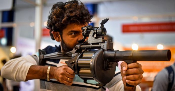 Giorgio Beretta: “Caso Pozzolo, così la destra ha normalizzato le armi”