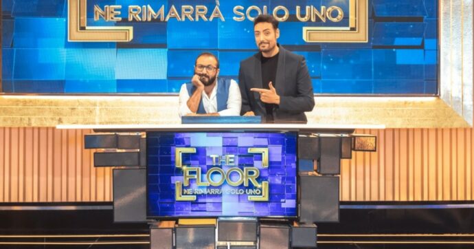 Copertina di The Floor, il nuovo game show di Rai Due con 100 concorrenti per 100 mila euro: ecco come funziona