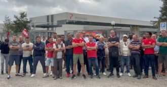 Copertina di Macello di Asti, i 106 operai tornano al lavoro dopo 152 giorni di mobilitazione: “Vincono i lavoratori”