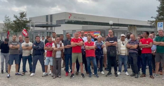 Macello di Asti, i 106 operai tornano al lavoro dopo 152 giorni di mobilitazione: “Vincono i lavoratori”
