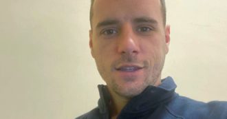 Copertina di Sparo a Capodanno, il ferito smentisce il deputato Pozzolo: “Mai toccata l’arma”