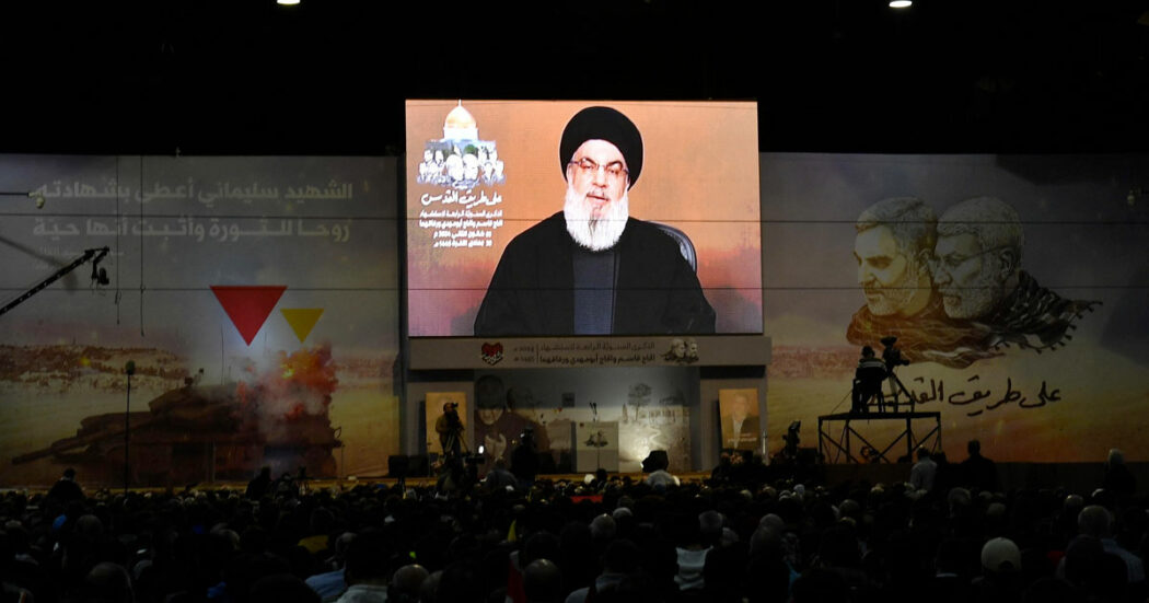 “Se Israele ci attacca se ne pentirà”. Nasrallah minaccia ma (ancora) non reagisce: l’equilibrismo di Hezbollah dopo l’assassinio di Al Arouri