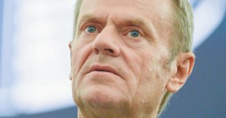 Copertina di Polonia, il liberale Tusk smantella la tv di Stato