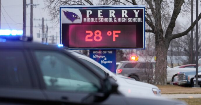 Sparatoria in una scuola superiore a Perry, nell’Iowa: tre persone ferite. Morto il colpevole