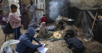 Copertina di Israele – Gaza, la diretta – Onu: “Preoccupati dai piani israeliani di trasferimento dei civili”. Ue: “Violazione del diritto umanitario”