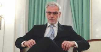 Copertina di Il meloniano Mollicone  all’opera: fa lo “spot” a FdI prima del balletto. Proteste: “Vergogna”