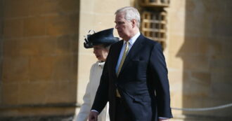 Festini a luci rosse, le carte su Epstein affossano il principe Andrew