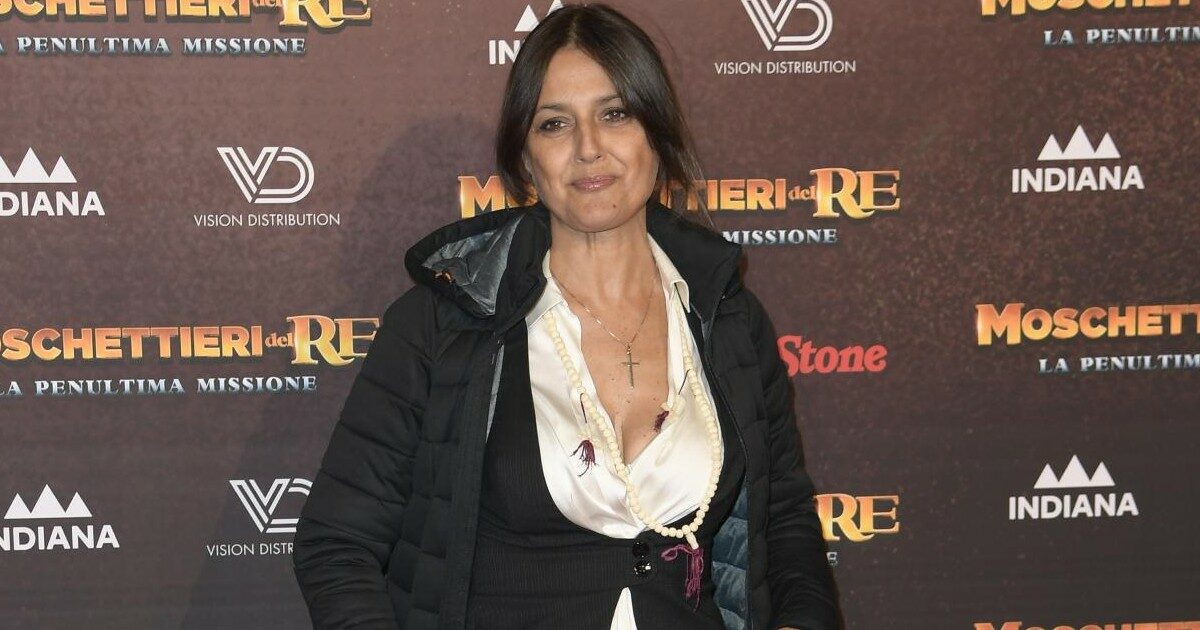 Rosita Celentano: “Essere single? Non sono mai stata meglio. Ringrazio il mio ex per il modo meschino in cui mi ha lasciato”