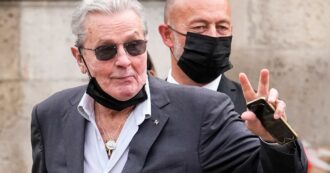 Copertina di Alain Delon, la compagna denuncia i figli dell’attore per “tentato omicidio intenzionale”