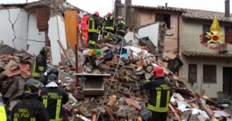 Copertina di Fuga di gas fa esplodere una palazzina fuori Roma, tre residenti estratti vivi dalle macerie