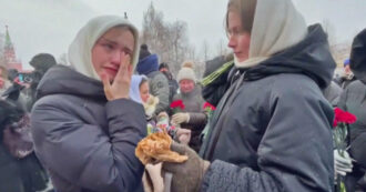 Copertina di Protesta delle mogli dei soldati russi davanti al Cremlino: “Stanno morendo, non possiamo fare finta di niente. Tornino dal fronte”