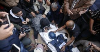 Guerra a Gaza, sono almeno 80 i giornalisti uccisi in tre mesi: “Mai stato un così alto numero di vittime dei media in un conflitto”
