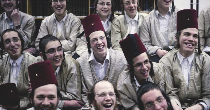 Copertina di Wieviorka: “Non è più tempo di ridere con le nostre storie yiddish”