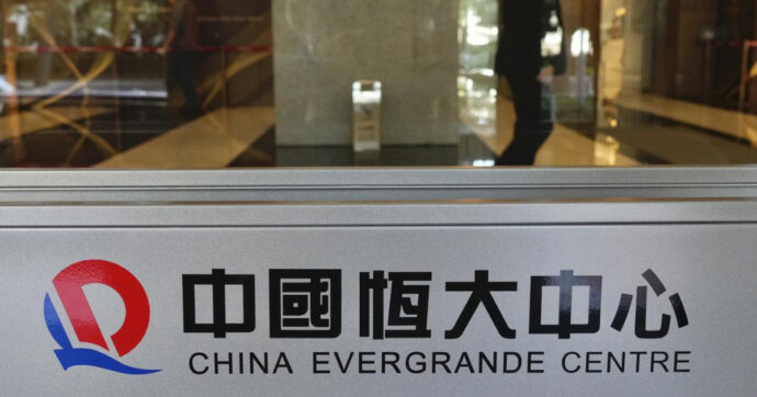 Arrestato in Cina il direttore di New Energy Vehicle, divisione di auto elettrica del colosso in bancarotta Evergrande