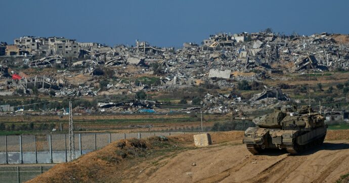 Gaza, diretta – Blinken: “Irresponsabile chi vuole i palestinesi fuori dalla Striscia”. Ucciso leader delle forze speciali di Hezbollah