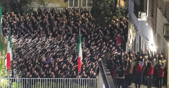 Acca Larentia, la procura di Roma ha aperto un fascicolo: oltre 10 gli indagati per apologia del fascismo