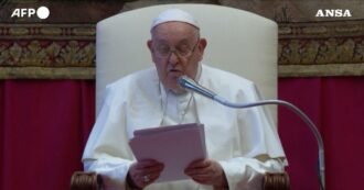 Copertina di Papa Francesco contro la maternità surrogata: “Pratica deprecabile, la comunità internazionale la proibisca a livello universale”