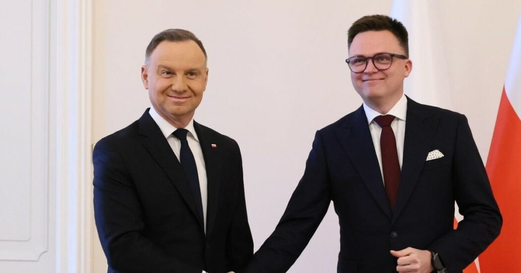 La polizia polacca cerca due politici condannati per arrestarli, ma non li trova: erano nell’ufficio del presidente Duda