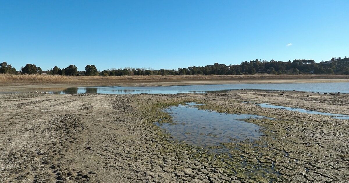 In pieno inverno Sicilia già in crisi siccità. Piove? Poco: acqua razionata in 50 Comuni. “Clima che cambia? Qui l’Italia può vedere gli effetti”
