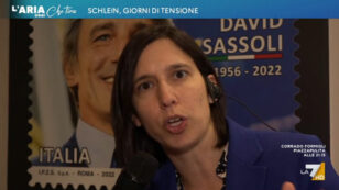 Copertina di Ucraina, Schlein a La7: “L’unica iniziativa diplomatica del governo per la fine del conflitto è stata la telefonata di Meloni coi comici russi”