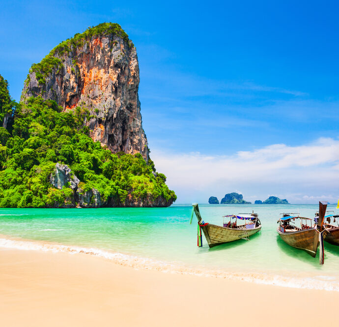 Il fascino della Thailandia in due tour: dalla spiritualità dei templi alle spiagge paradisiache
