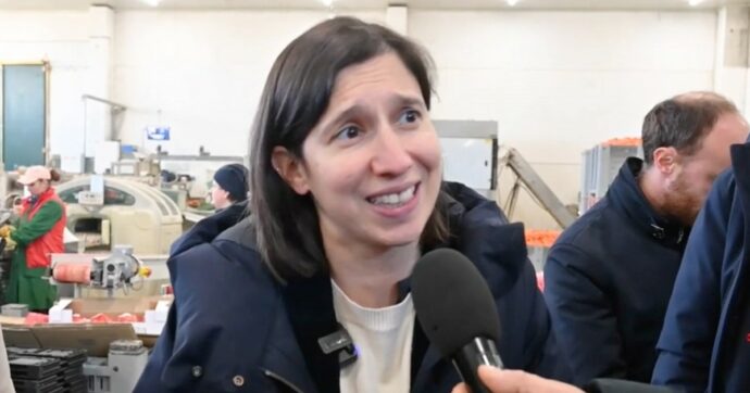 Copertina di Schlein in Abruzzo: “Più risorse alla sanità, i poveri rinunciano a curarsi. I ricchi saltano le liste d’attesa andando in privato”