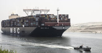 Copertina di “Nessun legame con Israele”. Ora le navi cargo lanciano segnali per garantirsi un transito sicuro nel mar Rosso
