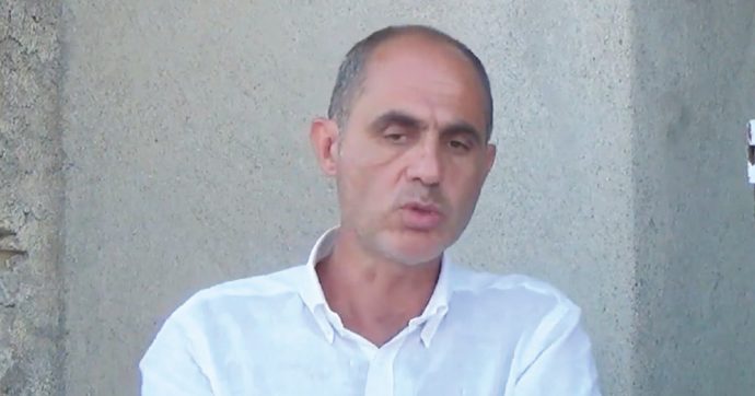 Gennaro Carillo: “La politica ci ha resi apatici. Ormai non ci si indigna più”