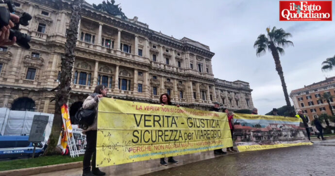 Copertina di Strage di Viareggio, l’attesa dei familiari prima della sentenza: “Processo svuotato dalla prescrizione, aspettiamo un brandello di verità”